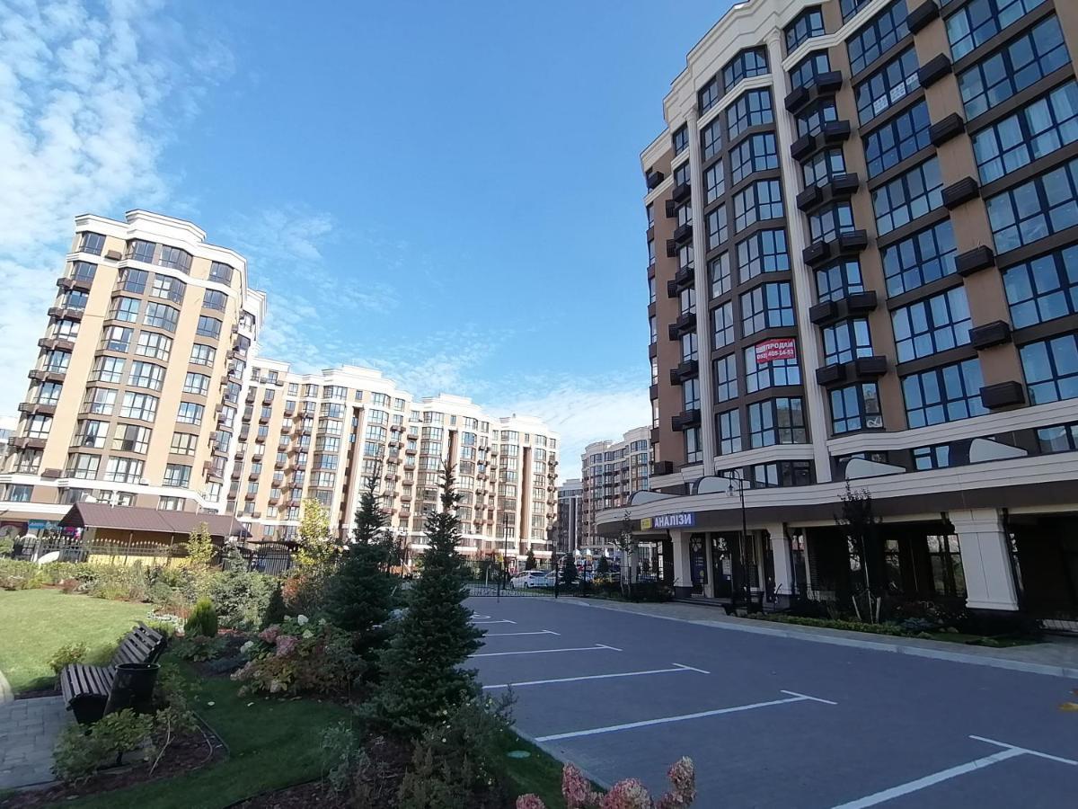 0102 Sofia Residents *